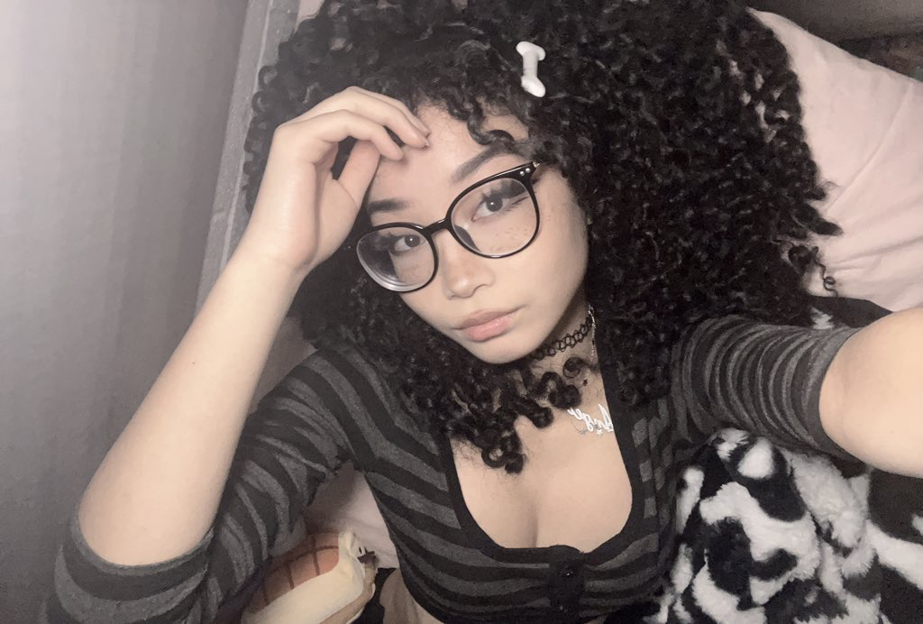 b<3